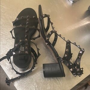 Kaitlyn Pan (Valentino look alike) black studded heels